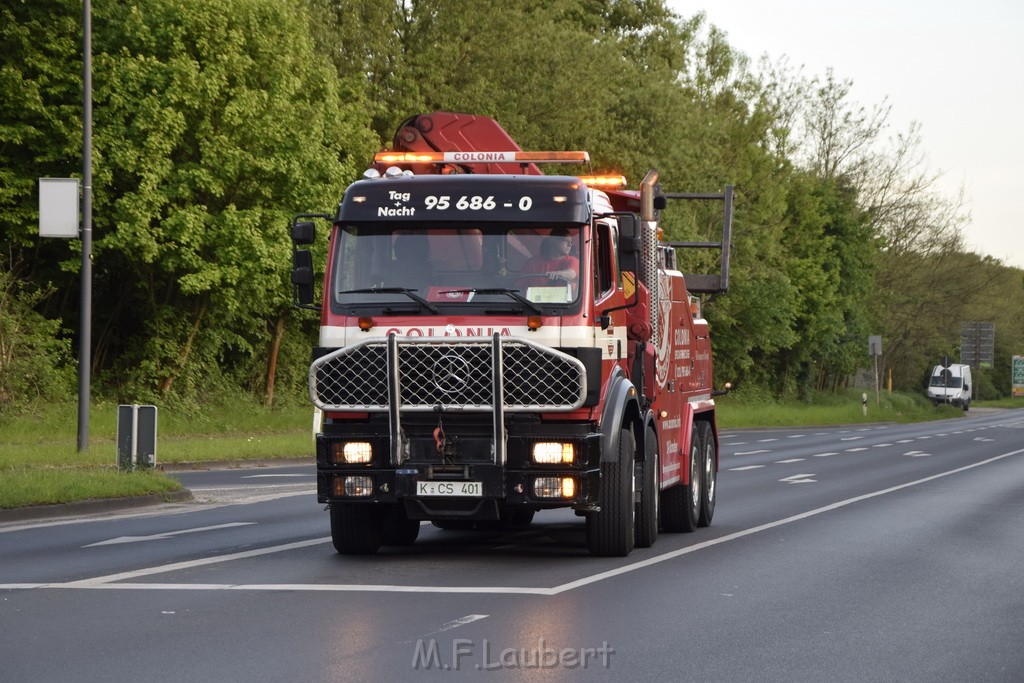 TLF 4 umgestuerzt Koeln Bocklemuend Ollenhauer Ring Militaerringstr P103.JPG - Miklos Laubert